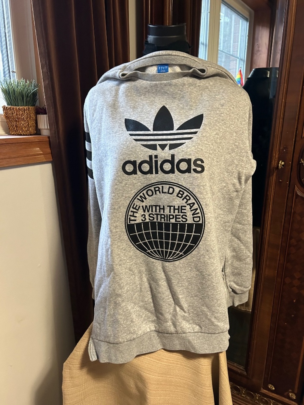 Sweatshirt
